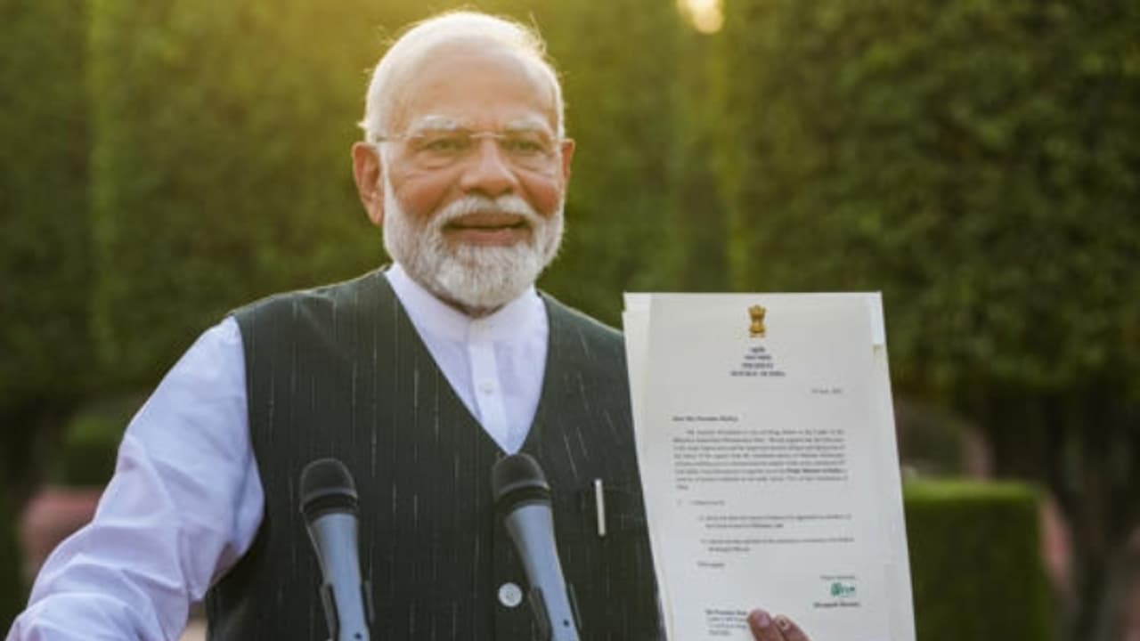 कितनी बार शपथ लेते हैं प्रधानमंत्री? क्या बोला जाता है शपथ समारोह में, जानें सब कुछ