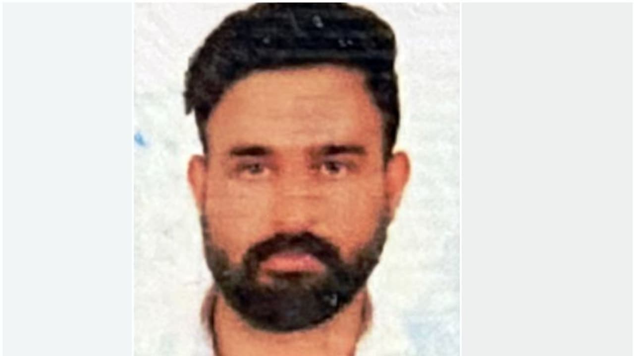 സൗദിയിൽ ട്രക്ക് മറിഞ്ഞ് പ്രവാസി മരിച്ചു സൗദിയിൽ ട്രക്ക് മറിഞ്ഞ് പ്രവാസി മരിച്ചു