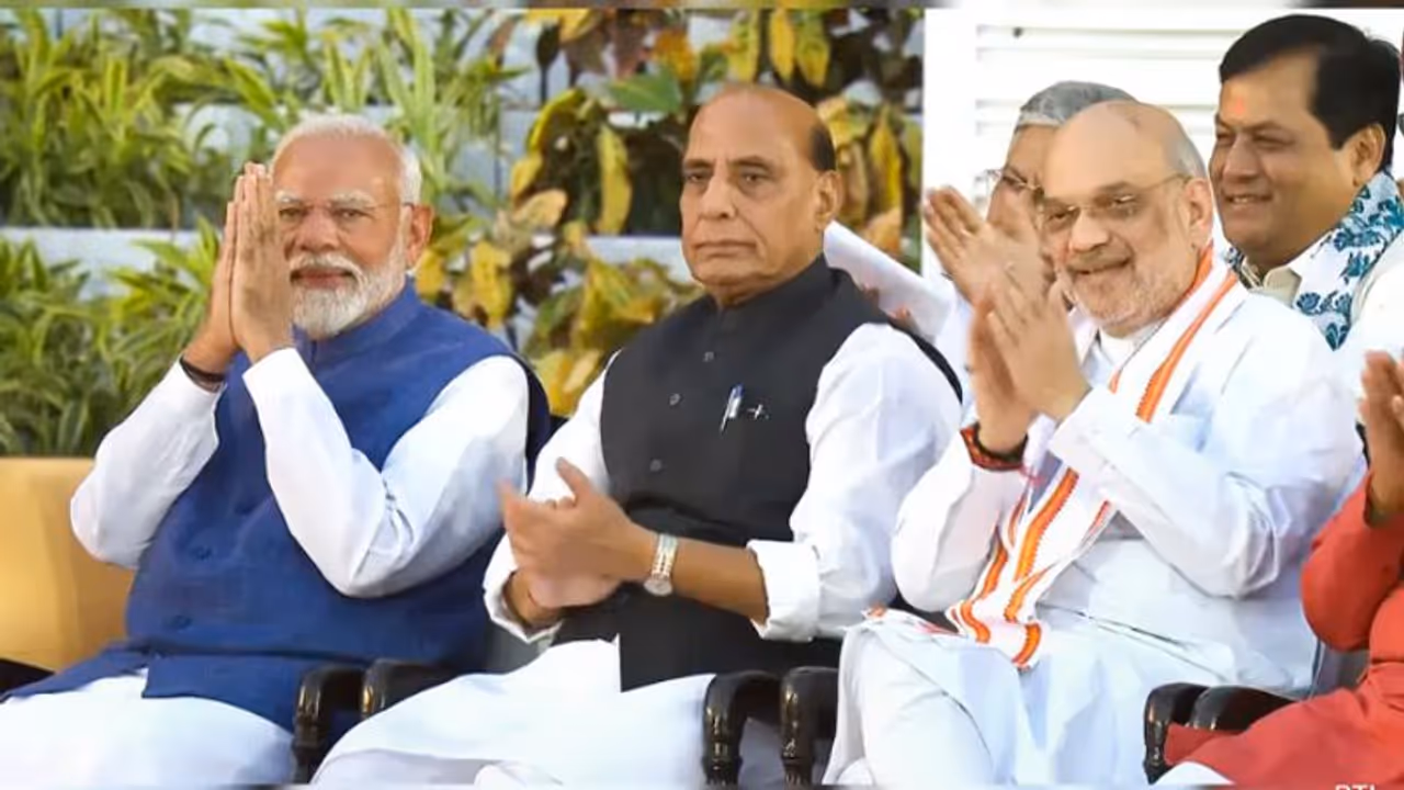 பிரதமராக பொறுப்பேற்றார் மோடி.. இளம் அமைச்சர் முதல் வயதான அமைச்சர் வரை.. முழு பட்டியல் இதோ..!