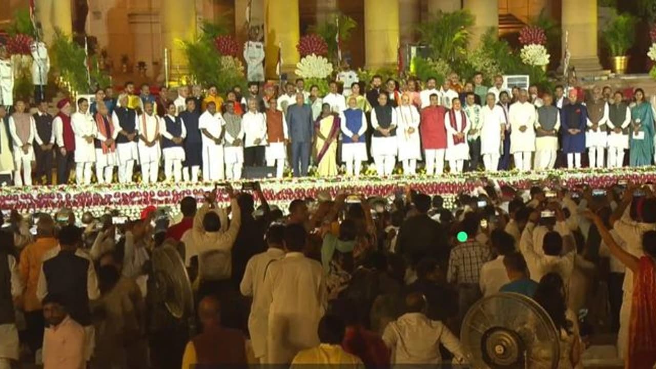 మోదీ 3.0 జట్టు ఇదే... అనుభవజ్ఞులకు అవకాశం మోదీ 3.0 జట్టు ఇదే... అనుభవజ్ఞులకు అవకాశం