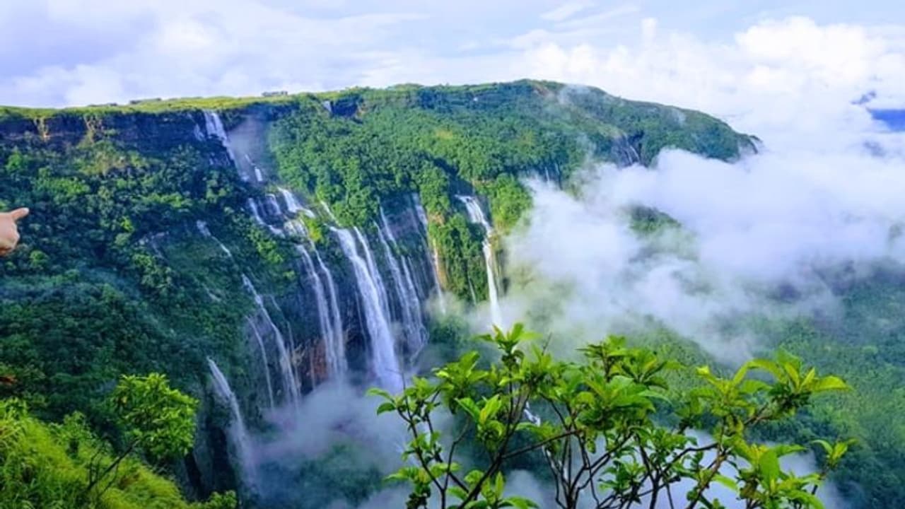 ரம்மியமான அழகில் ஜொலிக்கும் வடகிழக்கு மாநிலங்கள்.. நண்பர்களோடு டூர் போக அசத்தலான டூர் பேக்கேஜ்.. 