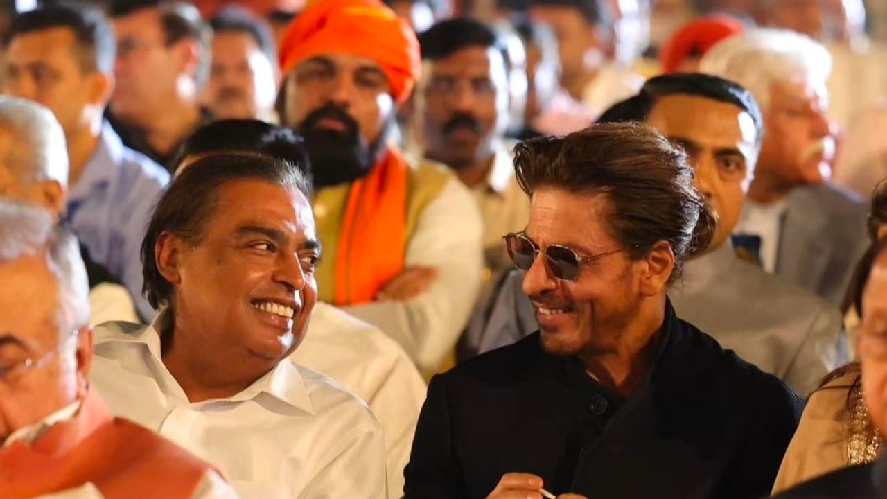 ரூ.31 மதிப்புள்ள ORS ஐப் பருகிய ஷாருக்கான் மற்றும் முகேஷ் அம்பானி.. வைரலாகும் போட்டோஸ்..!! ரூ.31 மதிப்புள்ள ORS ஐப் பருகிய ஷாருக்கான் மற்றும் முகேஷ் அம்பானி.. வைரலாகும் போட்டோஸ்..!!