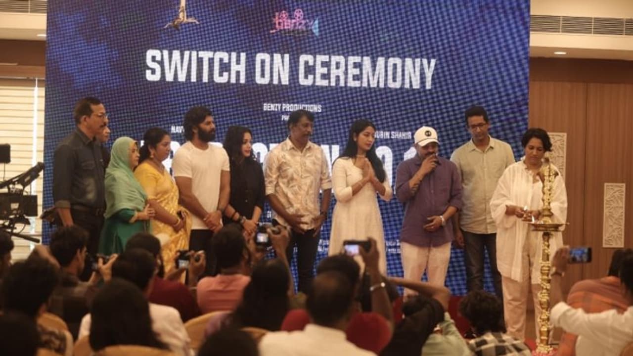 'പുഴു'വിന് ശേഷം പുതിയ ചിത്രവുമായി റത്തീന; 'പാതിരാത്രി' ഒരുങ്ങുന്നു, നവ്യയും സൗബിനും മുഖ്യവേഷങ്ങളിൽ