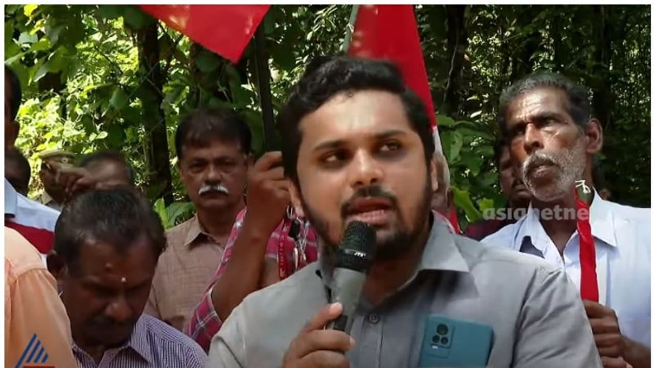 'കാല് മാത്രമല്ല കൈയ്യും വെട്ടാന് അറിയാം'; വനംവകുപ്പ് ഉദ്യോഗസ്ഥർക്കെതിരായ ഭീഷണി തുടർന്ന് സിപിഎം നേതാക്കൾ 'കാല് മാത്രമല്ല കൈയ്യും വെട്ടാന് അറിയാം'; വനംവകുപ്പ് ഉദ്യോഗസ്ഥർക്കെതിരായ ഭീഷണി തുടർന്ന് സിപിഎം നേതാക്കൾ