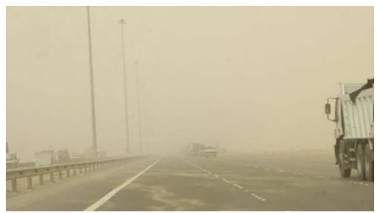 പൊടിനിറഞ്ഞ അന്തരീക്ഷം, ഡ്രൈവര്മാര്ക്ക് മുന്നറിയിപ്പ്; യുഎഇയില് യെല്ലോ അലര്ട്ട് പ്രഖ്യാപിച്ചു പൊടിനിറഞ്ഞ അന്തരീക്ഷം, ഡ്രൈവര്മാര്ക്ക് മുന്നറിയിപ്പ്; യുഎഇയില് യെല്ലോ അലര്ട്ട് പ്രഖ്യാപിച്ചു