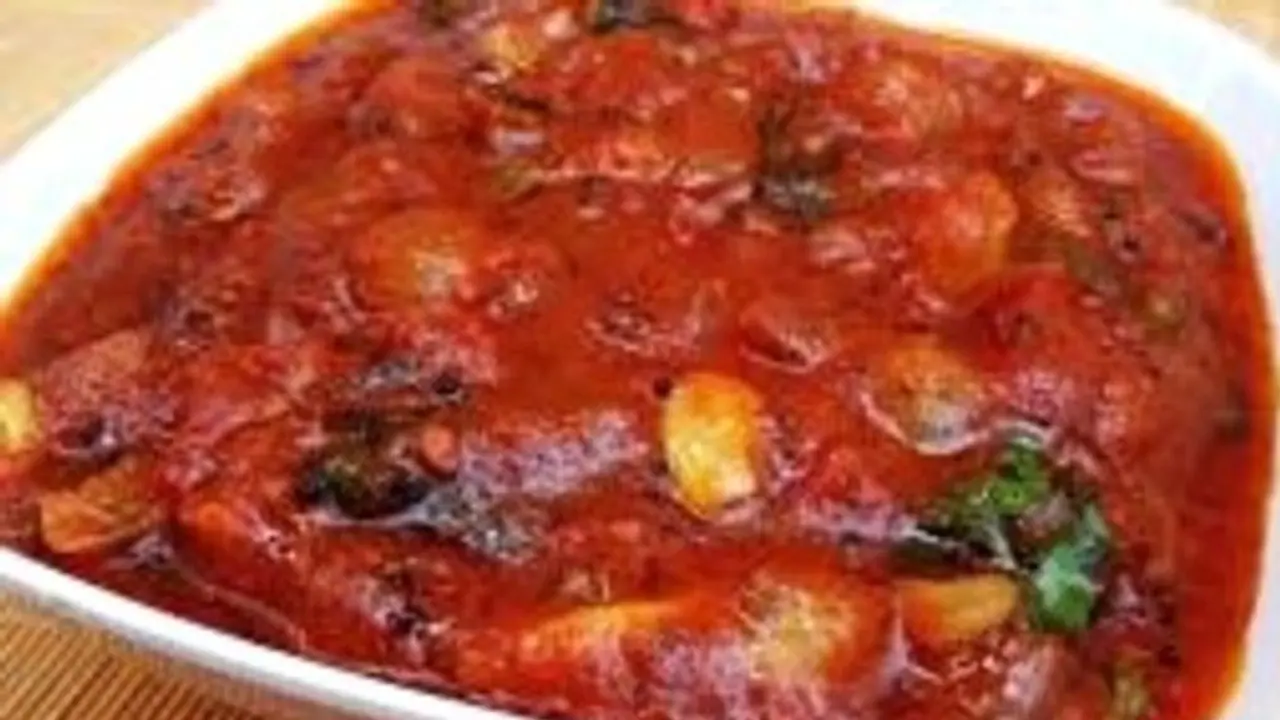 வீட்ல காய்கறி இல்லையா? அப்ப இந்த வெந்தய குழம்பு செய்து சாப்பிடுங்க.. ஆரோக்கியத்திற்கும் நல்லது!