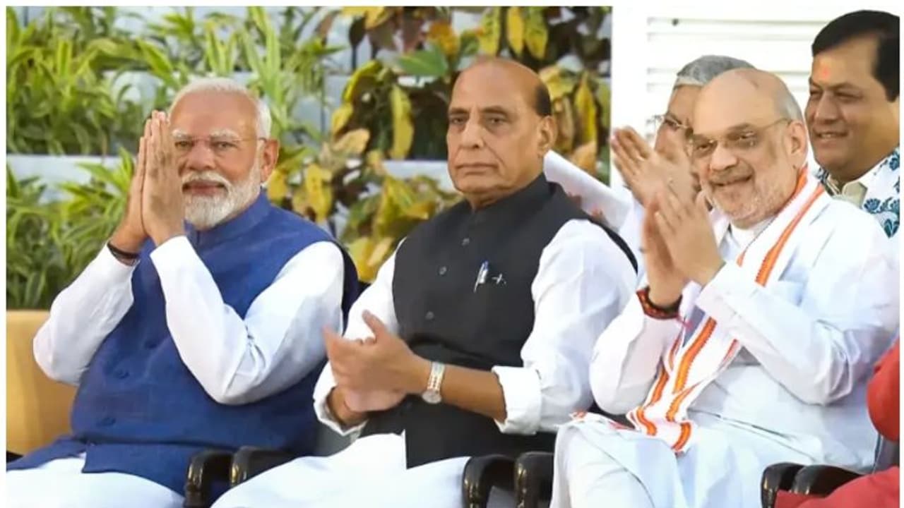 3 ാം മോദി സർക്കാരിലെ മന്ത്രിമാരുടെ വകുപ്പുകൾ, വൈകാതെ പ്രഖ്യാപനം; പ്രധാന മന്ത്രിമാരുടെ വകുപ്പുകൾ മാറിയേക്കില്ല 3 ാം മോദി സർക്കാരിലെ മന്ത്രിമാരുടെ വകുപ്പുകൾ, വൈകാതെ പ്രഖ്യാപനം; പ്രധാന മന്ത്രിമാരുടെ വകുപ്പുകൾ മാറിയേക്കില്ല