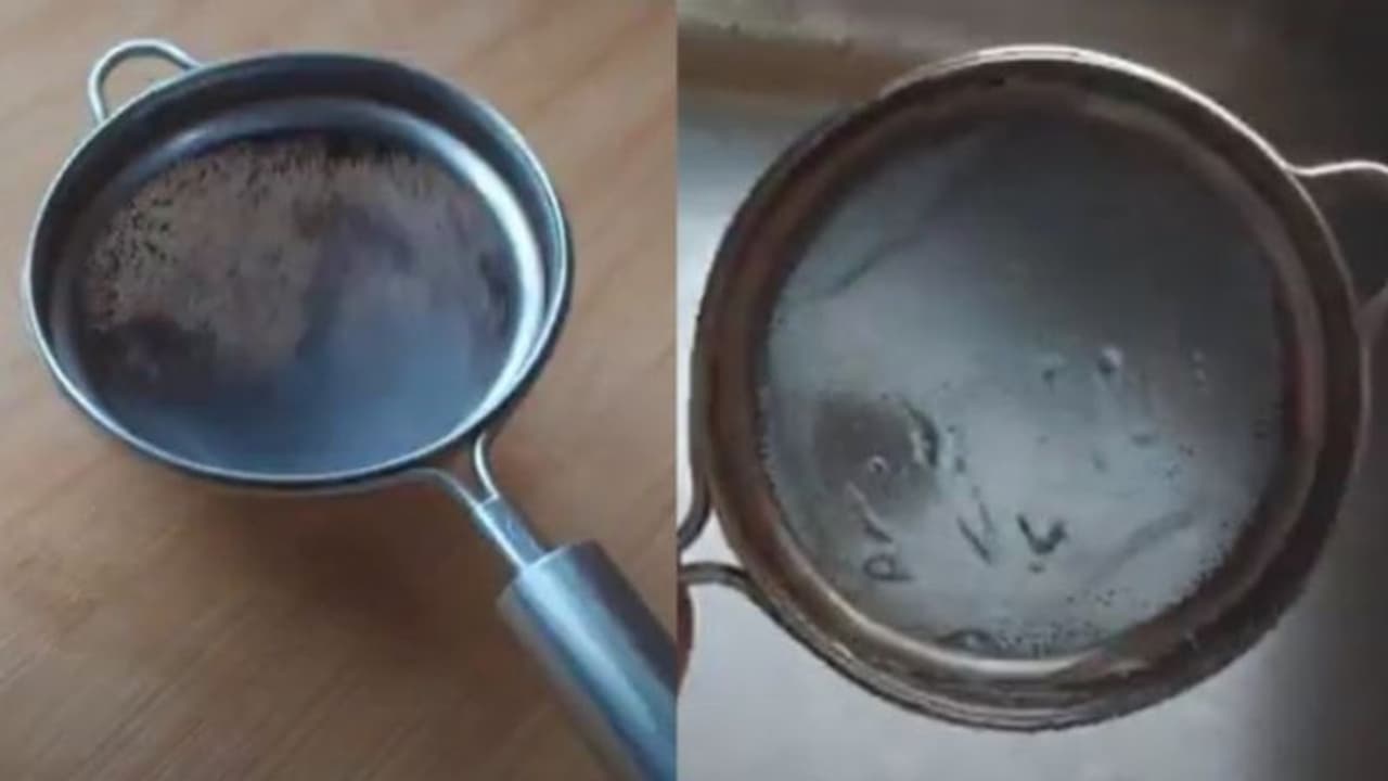 സ്റ്റീൽ അരിപ്പയിലെ ചായക്കറ വെറും രണ്ട് മിനുട്ട് കൊണ്ട് കളയാം ; ഇതാ ടിപ്സ്