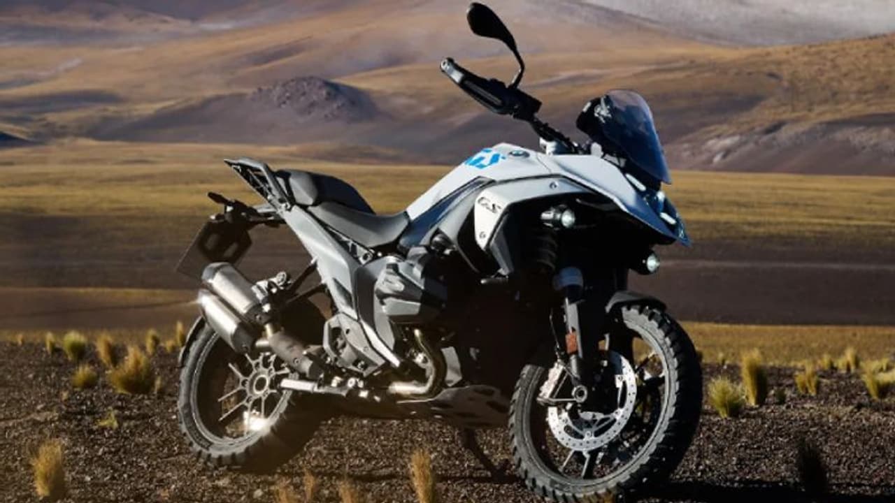 BMW : 2 நாள் தான் இருக்கு.. இந்தியாவிற்கு வரும் BMW r 1300 GS.. அசத்தலான ADV பைக்.. விலை எவ்வளவு இருக்கும்? BMW : 2 நாள் தான் இருக்கு.. இந்தியாவிற்கு வரும் BMW r 1300 GS.. அசத்தலான ADV பைக்.. விலை எவ்வளவு இருக்கும்?