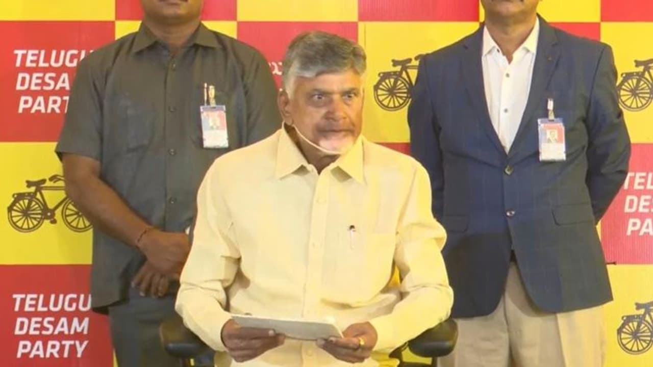 చంద్రబాబు కేబినెట్లో మంత్రులెవరో తెలుసా..? పవన్కు ఏ పదవి..? చంద్రబాబు కేబినెట్లో మంత్రులెవరో తెలుసా..? పవన్కు ఏ పదవి..?