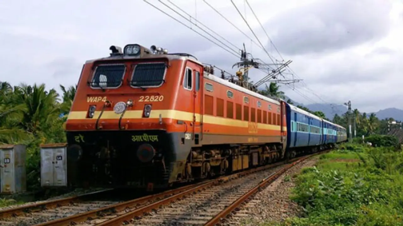 Tiruppur Accident: டீ குடிப்பதற்காக தண்டவாளத்தை கடக்க முயன்ற 2 தொழிலாளர்கள் ரயிலில் அடிபட்டு பலி Tiruppur Accident: டீ குடிப்பதற்காக தண்டவாளத்தை கடக்க முயன்ற 2 தொழிலாளர்கள் ரயிலில் அடிபட்டு பலி