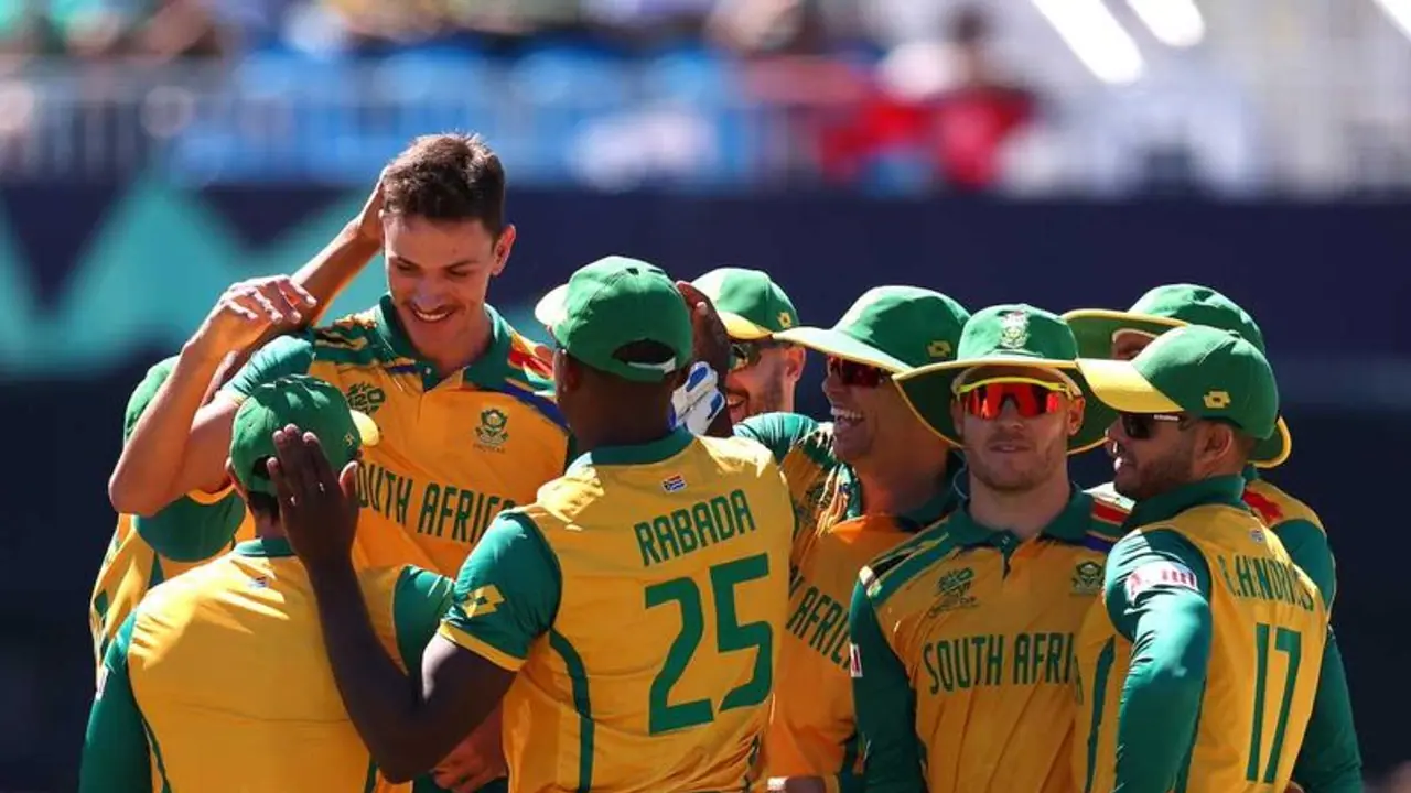 മഴ ദൈവങ്ങള് ചതിച്ചില്ല; പടിക്കല് കലമുടക്കാതെ ദക്ഷിണാഫ്രിക്ക; വിന്ഡീസിനെ വീഴ്ത്തി ലോകകപ്പ് സെമിയില് മഴ ദൈവങ്ങള് ചതിച്ചില്ല; പടിക്കല് കലമുടക്കാതെ ദക്ഷിണാഫ്രിക്ക; വിന്ഡീസിനെ വീഴ്ത്തി ലോകകപ്പ് സെമിയില്