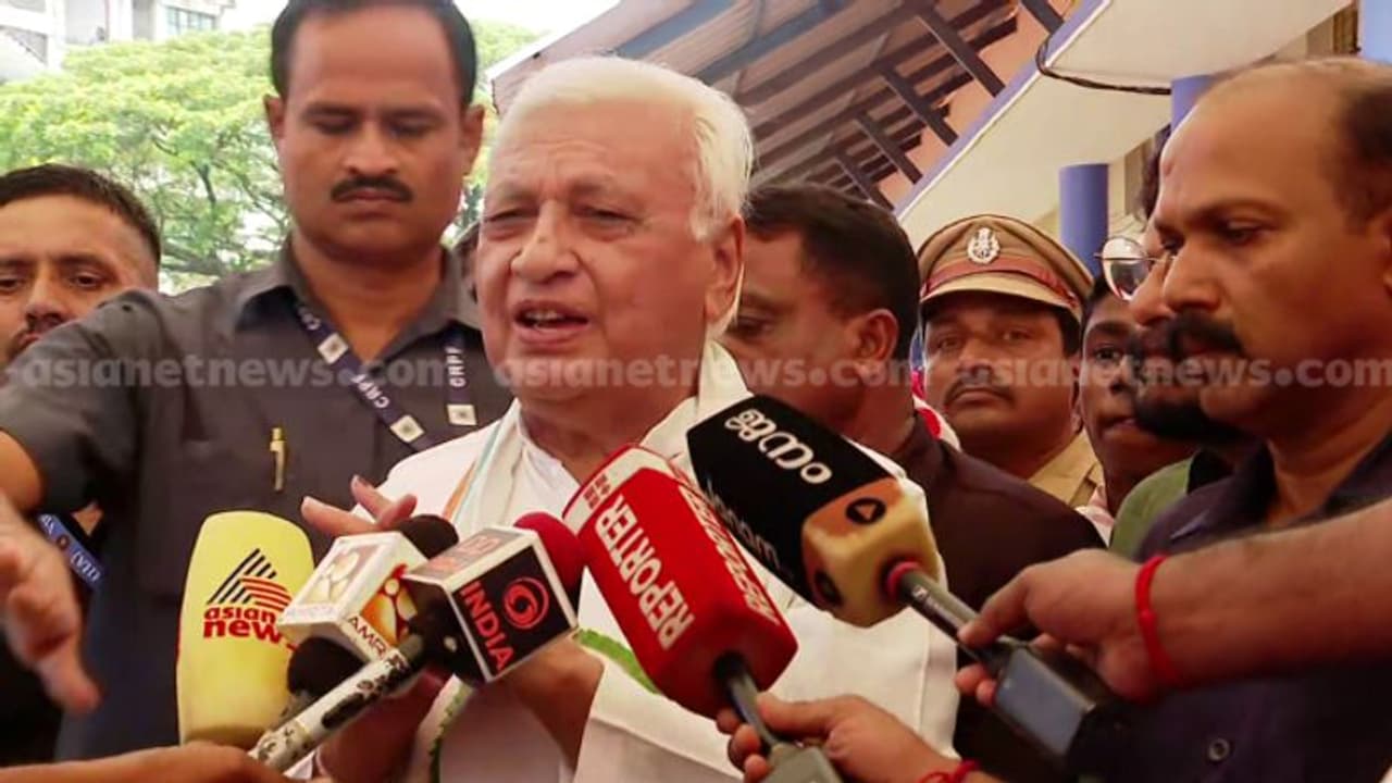 ലോക കേരള സഭയ്ക്ക് കഴിഞ്ഞ 3 തവണയും ക്ഷണിച്ചില്ല, ചെയ്തതെല്ലാം തന്റെ മനസ്സിലുണ്ട്: ക്ഷോഭിച്ച് ഗവര്ണര് ലോക കേരള സഭയ്ക്ക് കഴിഞ്ഞ 3 തവണയും ക്ഷണിച്ചില്ല, ചെയ്തതെല്ലാം തന്റെ മനസ്സിലുണ്ട്: ക്ഷോഭിച്ച് ഗവര്ണര്