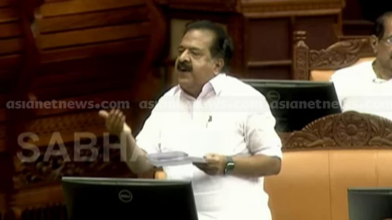 ബിജെപിക്ക് പുറം ചൊറിയുന്നത് സിപിഎം നിര്ത്തണമെന്ന് ചെന്നിത്തല; പരിഹസിച്ച് കുഞ്ഞാലിക്കുട്ടിയും ബിജെപിക്ക് പുറം ചൊറിയുന്നത് സിപിഎം നിര്ത്തണമെന്ന് ചെന്നിത്തല; പരിഹസിച്ച് കുഞ്ഞാലിക്കുട്ടിയും