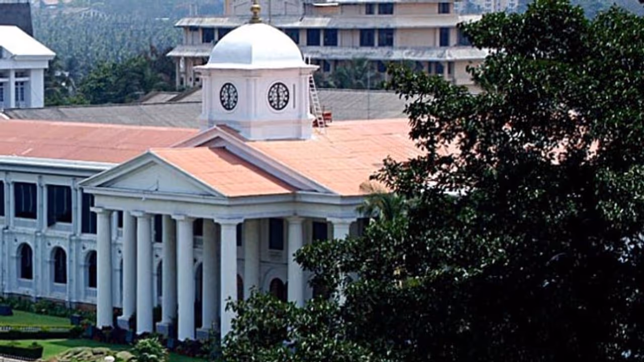 എയ്ഡഡ് അധ്യാപക ശമ്പള വിതരണത്തിലെ വിവാദ ഉത്തരവ് സർക്കാർ മരവിപ്പിച്ചു, അനിശ്ചിതത്വം മാറി എയ്ഡഡ് അധ്യാപക ശമ്പള വിതരണത്തിലെ വിവാദ ഉത്തരവ് സർക്കാർ മരവിപ്പിച്ചു, അനിശ്ചിതത്വം മാറി