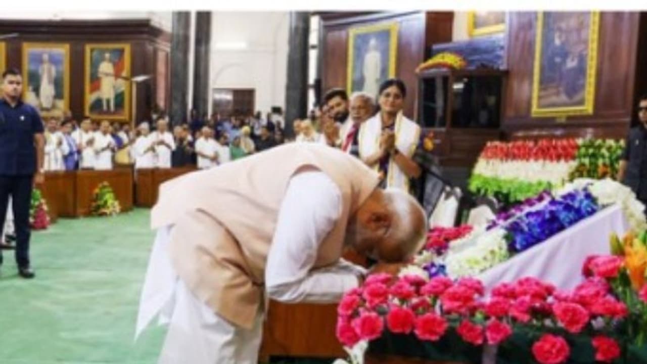 'മോദി കാ പരിവാർ' സാമൂഹ്യമാധ്യമങ്ങളിൽ നിന്ന് മാറ്റണം; മോദിയുടെ ആഹ്വാനം, ഔദ്യോഗിക എക്സ് പേജ് കവർ ചിത്രവും മാറ്റി 'മോദി കാ പരിവാർ' സാമൂഹ്യമാധ്യമങ്ങളിൽ നിന്ന് മാറ്റണം; മോദിയുടെ ആഹ്വാനം, ഔദ്യോഗിക എക്സ് പേജ് കവർ ചിത്രവും മാറ്റി