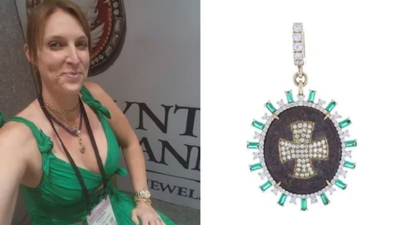 ಅಮೆರಿಕದ ಮಹಿಳೆಗೆ ಮಹಾಮೋಸ, 300 ರೂಪಾಯಿ ಆಭರಣ 6 ಕೋಟಿಗೆ ಮಾರಾಟ! ಅಮೆರಿಕದ ಮಹಿಳೆಗೆ ಮಹಾಮೋಸ, 300 ರೂಪಾಯಿ ಆಭರಣ 6 ಕೋಟಿಗೆ ಮಾರಾಟ!