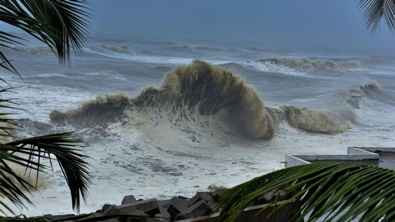 ജാഗ്രത! കേരളത്തിലെ ഈ തീരങ്ങളിൽ കടലാക്രമണ സാധ്യത പ്രവചിച്ച് സമുദ്രസ്ഥിതിപഠന ഗവേഷണ കേന്ദ്രം