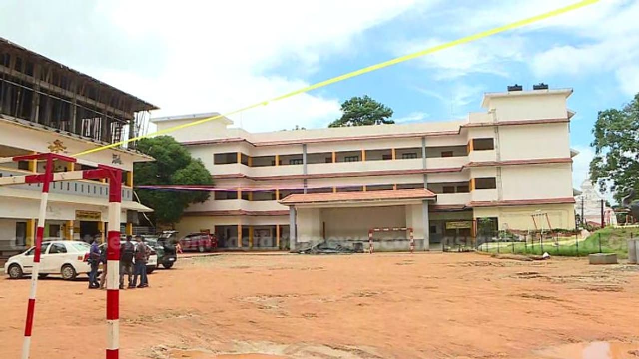 പ്രധാന അധ്യാപകരുടെ സ്ഥലംമാറ്റ ഉത്തരവ് വൈകുന്നു: സ്കൂളുകളുകളുടെ പ്രവര്‍ത്തനം താളംതെറ്റുമെന്ന് ആശങ്ക