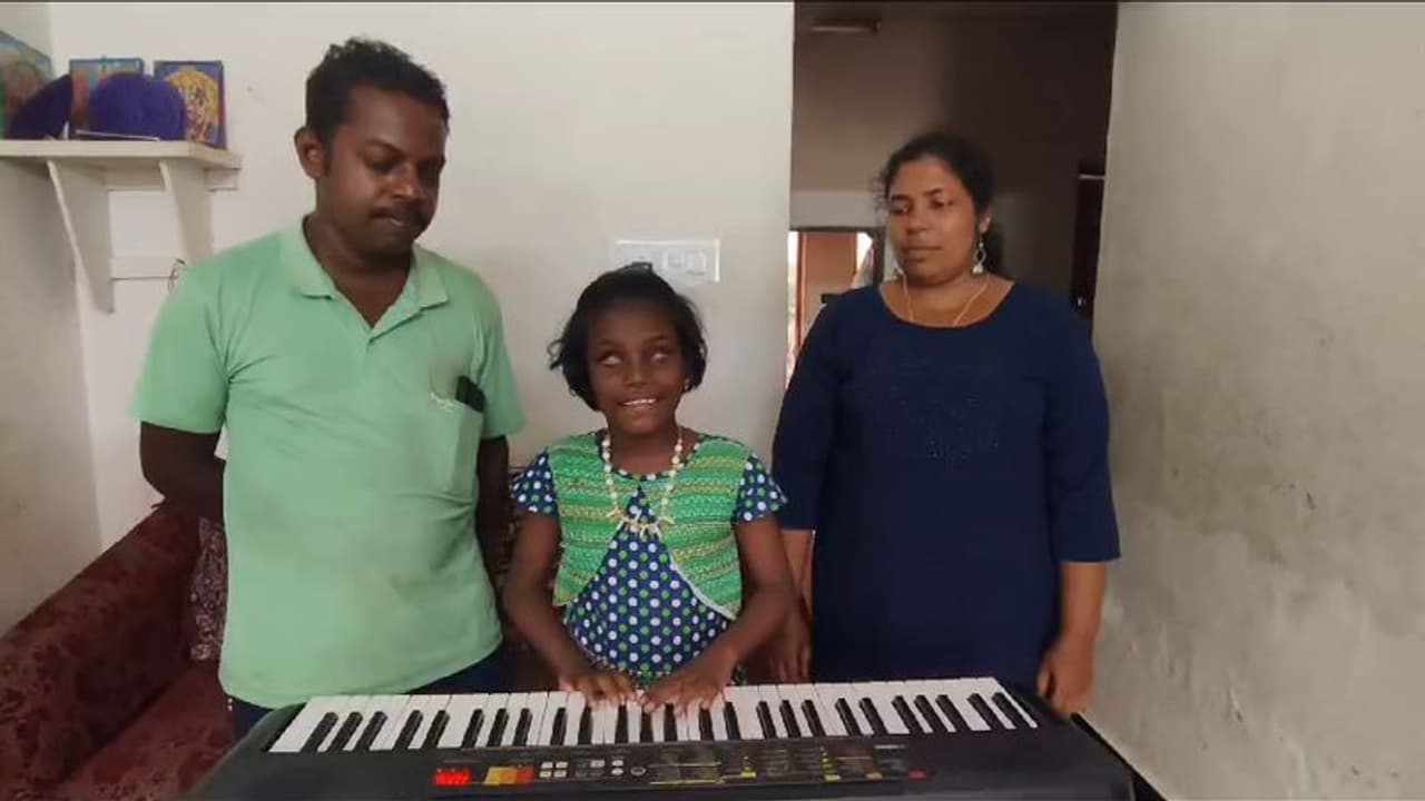 ബർത്ത് ഡേ ഗിഫ്റ്റ് കളിപ്പാട്ടമായി നൽകി, പിന്നെ കേൾക്കുന്നത് ജനഗണമന...; അകക്കണ്ണാൽ വിസ്മയം തീർത്ത് വൈഗ ബർത്ത് ഡേ ഗിഫ്റ്റ് കളിപ്പാട്ടമായി നൽകി, പിന്നെ കേൾക്കുന്നത് ജനഗണമന...; അകക്കണ്ണാൽ വിസ്മയം തീർത്ത് വൈഗ