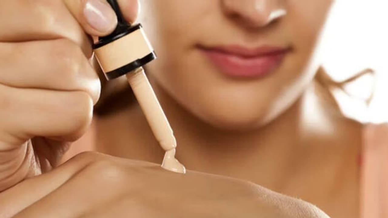 'സൗന്ദര്യ വര്ദ്ധക വസ്തുക്കള്ക്ക് അമിത വില': 16 സ്ഥാപനങ്ങള്ക്കെതിരെ കേസ് 'സൗന്ദര്യ വര്ദ്ധക വസ്തുക്കള്ക്ക് അമിത വില': 16 സ്ഥാപനങ്ങള്ക്കെതിരെ കേസ്