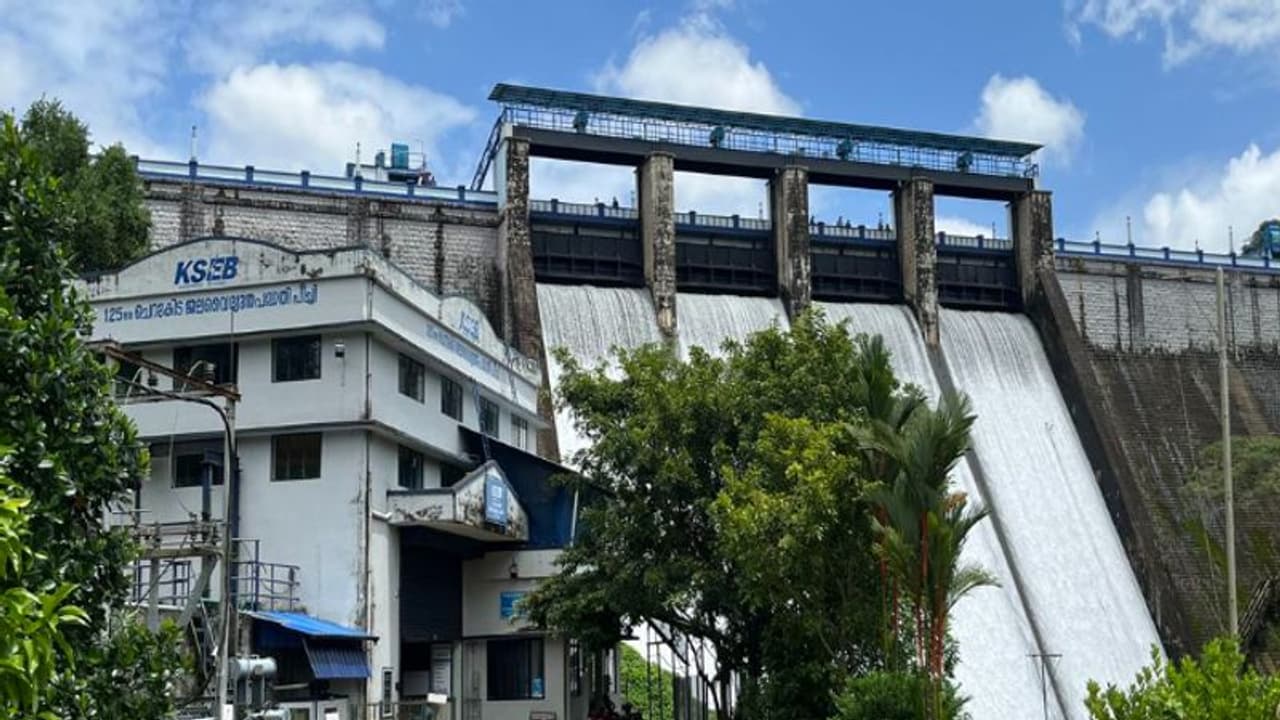 'കാലവർഷം ശക്തി പ്രാപിച്ചില്ല'; കെ.എസ്.ഇ.ബി ജലസംഭരണികളിൽ പ്രതീക്ഷിച്ച ജലനിരപ്പ് വര്ധിച്ചിട്ടില്ലെന്ന് മന്ത്രി 'കാലവർഷം ശക്തി പ്രാപിച്ചില്ല'; കെ.എസ്.ഇ.ബി ജലസംഭരണികളിൽ പ്രതീക്ഷിച്ച ജലനിരപ്പ് വര്ധിച്ചിട്ടില്ലെന്ന് മന്ത്രി