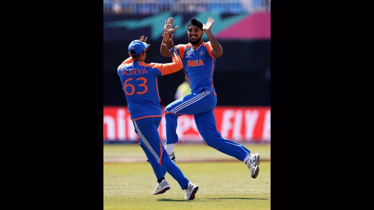 ഇരട്ടപ്രഹരമേൽപ്പിച്ച് അർഷ്ദീപ്, തകർത്തടിച്ച് ബട്‌ലർ; ഇംഗ്ലണ്ടിന് ഭേദപ്പെട്ട തുടക്കം; ഷമി പ്ലേയിംഗ് ഇലവനിലില്ല