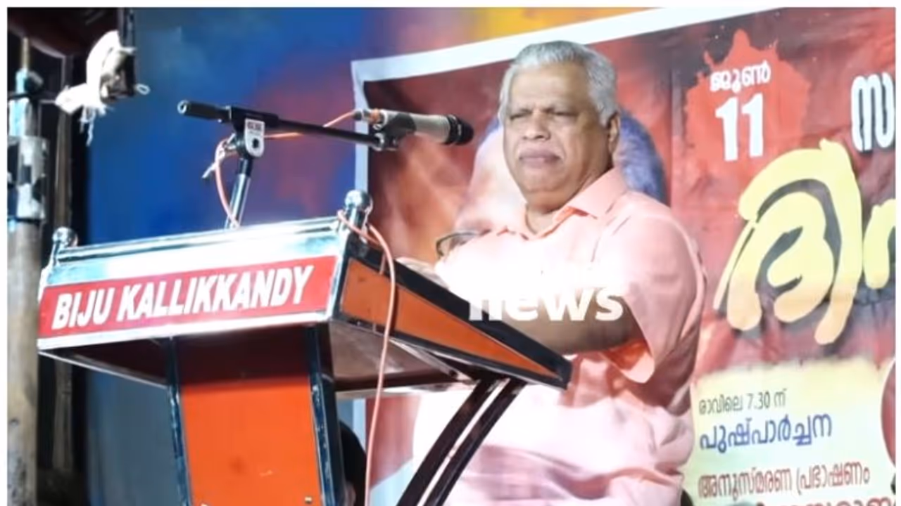 ഇടതുസൈബർ സംഘങ്ങളെ പേരെടുത്ത് വിമർശിച്ച് എംവി ജയരാജൻ; ലക്ഷ്യം പാർട്ടി ഫാൻഗ്രൂപ്പുകളെയെന്ന ചർച്ച സജീവം ഇടതുസൈബർ സംഘങ്ങളെ പേരെടുത്ത് വിമർശിച്ച് എംവി ജയരാജൻ; ലക്ഷ്യം പാർട്ടി ഫാൻഗ്രൂപ്പുകളെയെന്ന ചർച്ച സജീവം