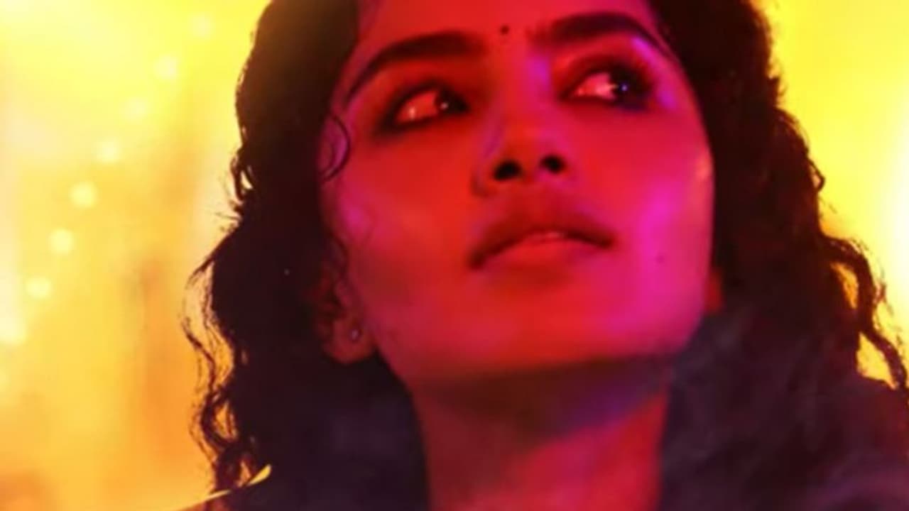 ഇനി ലോക്ക്ഡൗണ്, മറുനാട്ടില് മിന്നും താരമായി അനുപമ പരമേശ്വരൻ, ഗാനം പുറത്തുവിട്ടു ഇനി ലോക്ക്ഡൗണ്, മറുനാട്ടില് മിന്നും താരമായി അനുപമ പരമേശ്വരൻ, ഗാനം പുറത്തുവിട്ടു