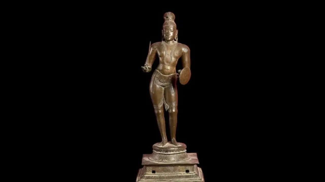 Oxford University to return stolen 500 year old bronze statue of Hindu saint Tirumankai Alvar to India Oxford University to return stolen 500 year old bronze statue of Hindu saint Tirumankai Alvar to India
