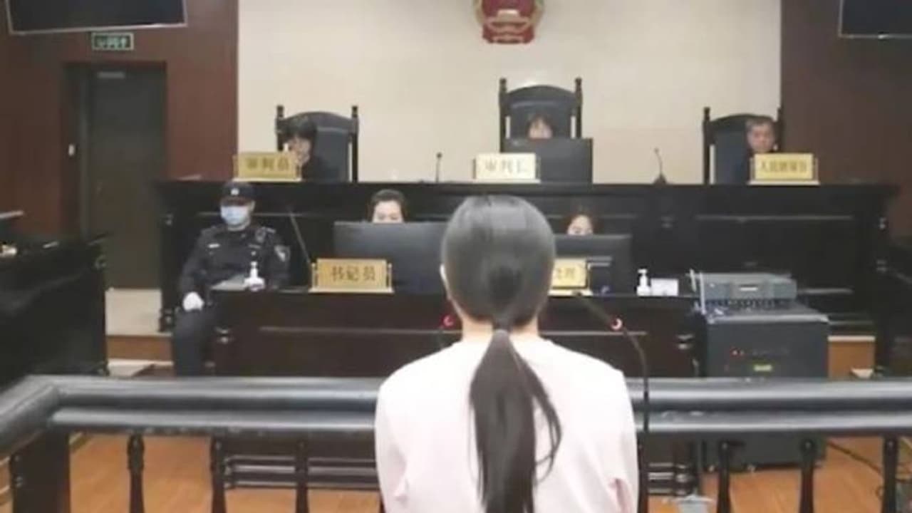 40 കാരി പ്രണയത്തിലായത് തട്ടിപ്പുകാരനുമായി, ഒന്നിച്ച് ജീവിക്കാന് തട്ടിപ്പില് പങ്കാളിയായി, പിന്നെ സംഭവിച്ചത് 40 കാരി പ്രണയത്തിലായത് തട്ടിപ്പുകാരനുമായി, ഒന്നിച്ച് ജീവിക്കാന് തട്ടിപ്പില് പങ്കാളിയായി, പിന്നെ സംഭവിച്ചത്