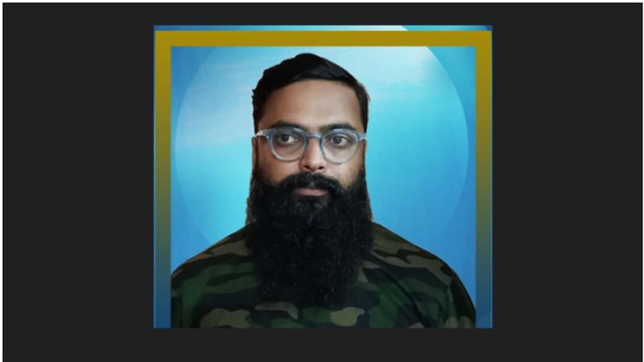 'അധികം വാങ്ങുന്നത് 100 രൂപ, ഓർഡർ സ്വീകരിക്കുന്നത് ഫോണിലൂടെ'; 'എരുമേനി പ്രദീപ്' 45 കുപ്പി മദ്യവുമായി പിടിയിൽ 'അധികം വാങ്ങുന്നത് 100 രൂപ, ഓർഡർ സ്വീകരിക്കുന്നത് ഫോണിലൂടെ'; 'എരുമേനി പ്രദീപ്' 45 കുപ്പി മദ്യവുമായി പിടിയിൽ