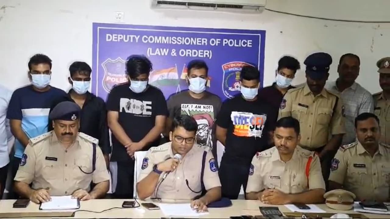 Dating APPs: அழகிகளின் புகைப்படங்களை வைத்து தொழில் அதிபர்களுக்கு வலை; டேட்டிங் ஆப்பால் வந்த பகீர் சம்பவம்