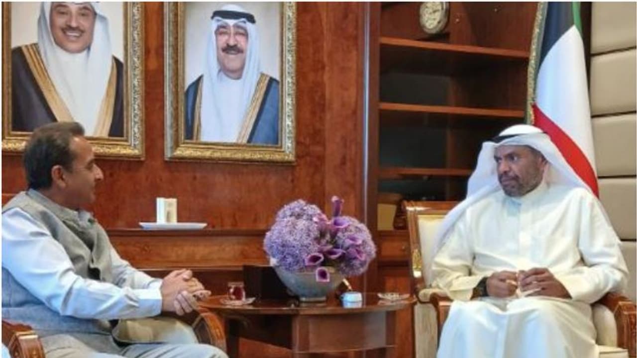 ഇന്ത്യയ്ക്ക് എല്ലാ സഹായവും നല്കുമെന്ന് കുവൈത്ത്; വിദേശകാര്യ മന്ത്രിയുമായി കൂടിക്കാഴ്ച ഇന്ത്യയ്ക്ക് എല്ലാ സഹായവും നല്കുമെന്ന് കുവൈത്ത്; വിദേശകാര്യ മന്ത്രിയുമായി കൂടിക്കാഴ്ച