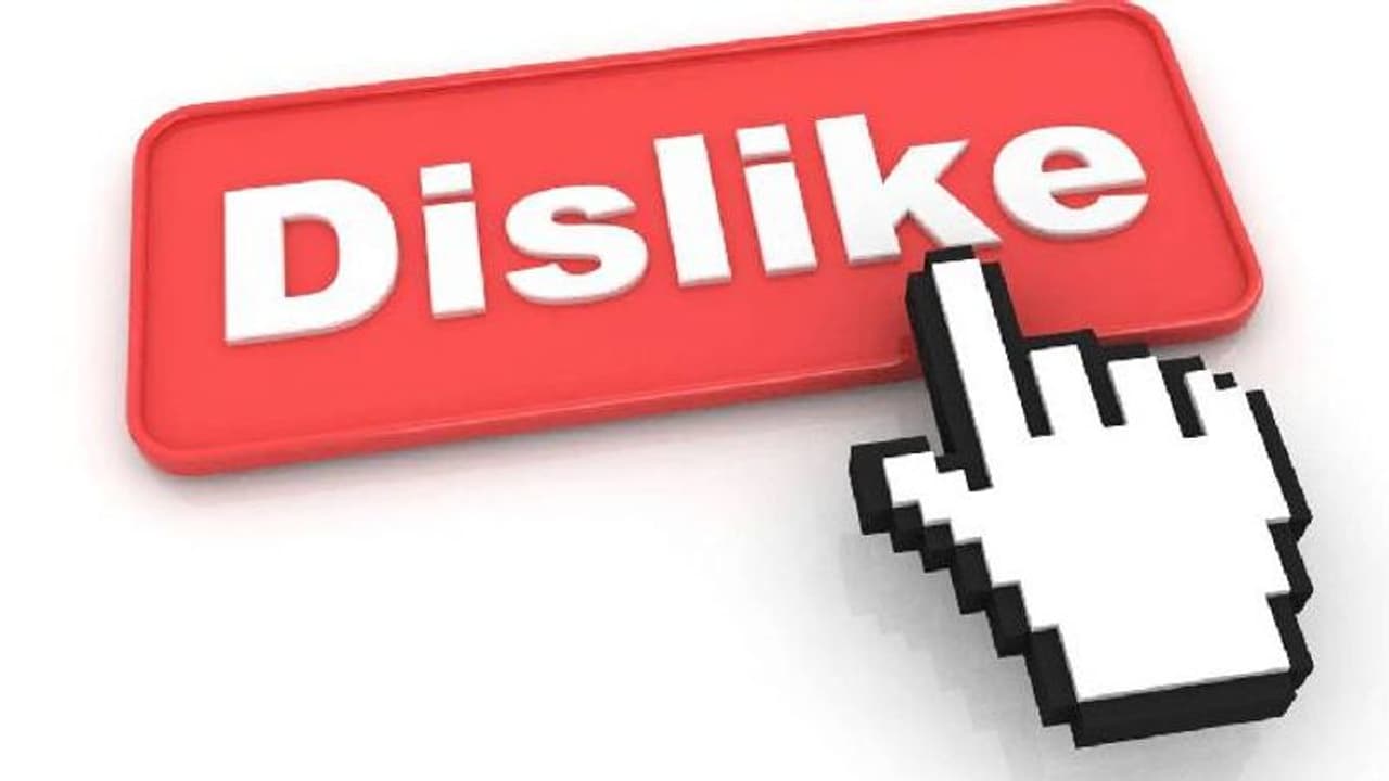 അച്ഛന്റെ കൂട്ടുകാരന്റെ വീട്ടിൽ മരണം, വീഡിയോ ചിത്രീകരിച്ച് കുട്ടി, വിമർശനം