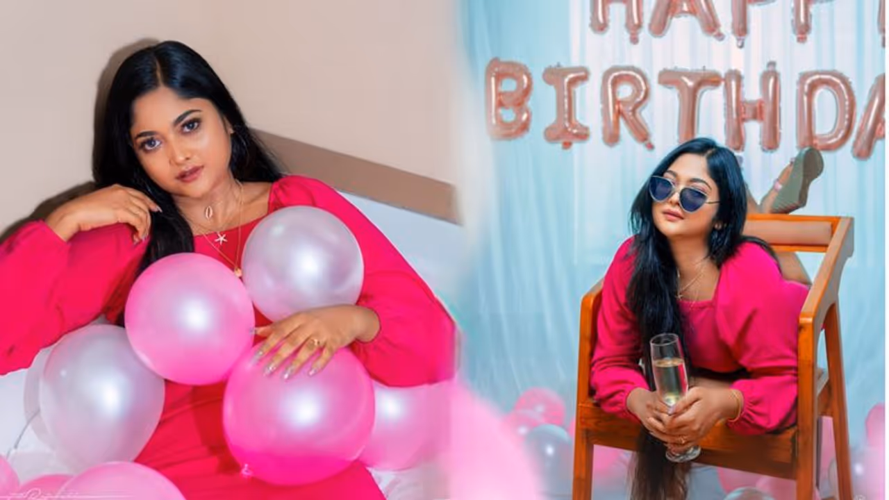 ഇരുപത്തിയഞ്ചാം പിറന്നാൾ അടിപൊളിയാക്കി 'കല്യാണി'; ആശംസാപ്രവാഹം ഇരുപത്തിയഞ്ചാം പിറന്നാൾ അടിപൊളിയാക്കി 'കല്യാണി'; ആശംസാപ്രവാഹം