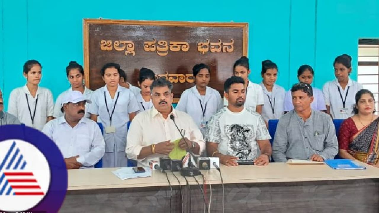 'ನಮ್ಮದೇ ಸರ್ಕಾರ ಇದ್ರೂ ಅಧಿಕಾರಿಗಳು ಮಾತು ಕೇಳ್ತಿಲ್ಲ': ಕಾರವಾರ ಶಾಸಕ ಕಿಡಿ 'ನಮ್ಮದೇ ಸರ್ಕಾರ ಇದ್ರೂ ಅಧಿಕಾರಿಗಳು ಮಾತು ಕೇಳ್ತಿಲ್ಲ': ಕಾರವಾರ ಶಾಸಕ ಕಿಡಿ
