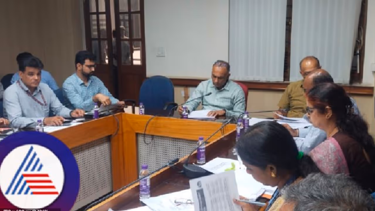 ಸಾರ್ವಜನಿಕ ಸ್ಥಳದಲ್ಲಿ ನೂತನವಾಗಿ 254 ನಮ್ಮ ಕ್ಲಿನಿಕ್; ಸ್ಥಳ ಗುರುತಿಸಲು ಅಧಿಕಾರಿಗಳಿಗೆ ಆರೋಗ್ಯ ಸಚಿವ ಸೂಚನೆ ಸಾರ್ವಜನಿಕ ಸ್ಥಳದಲ್ಲಿ ನೂತನವಾಗಿ 254 ನಮ್ಮ ಕ್ಲಿನಿಕ್; ಸ್ಥಳ ಗುರುತಿಸಲು ಅಧಿಕಾರಿಗಳಿಗೆ ಆರೋಗ್ಯ ಸಚಿವ ಸೂಚನೆ