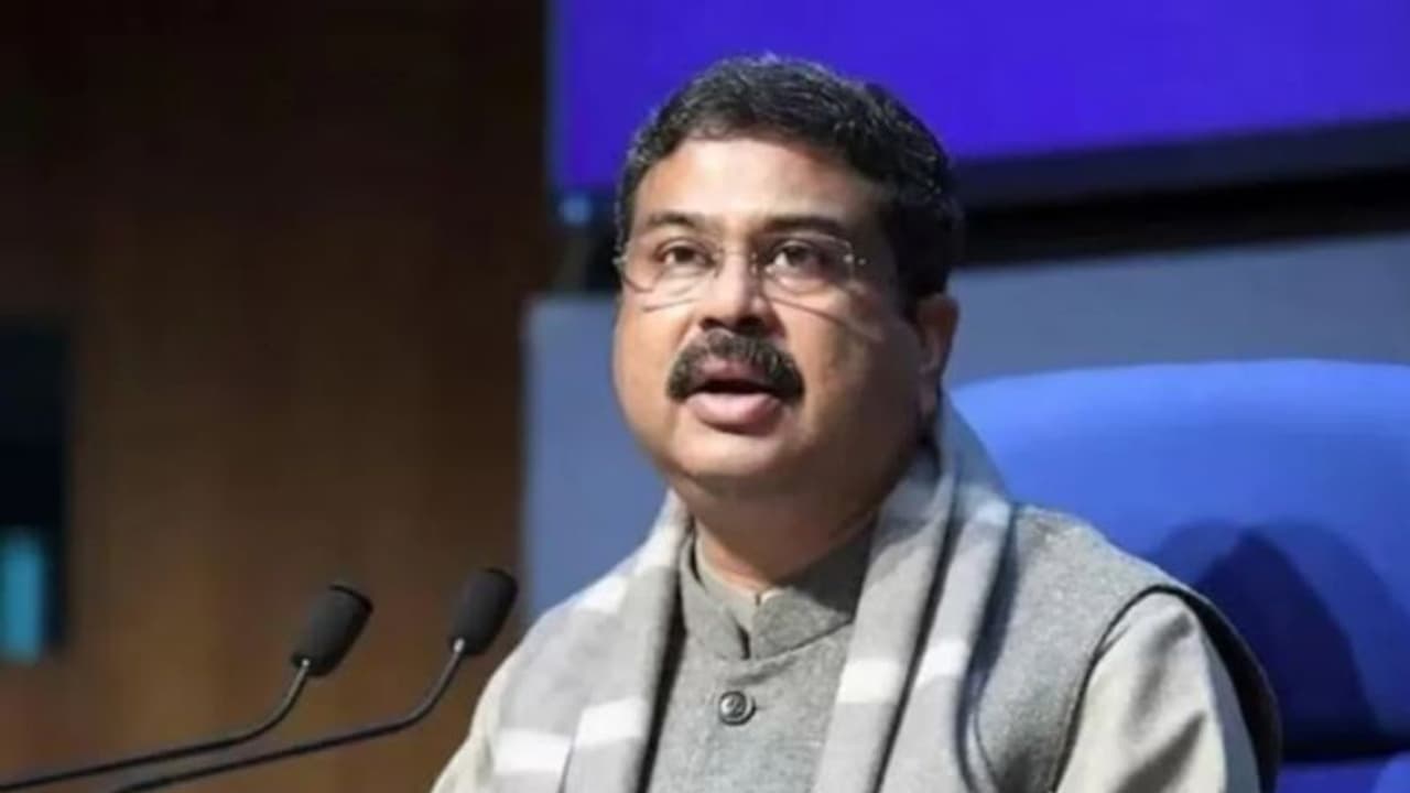 திமுக குட்டு அம்பலம்! பிஎம் ஸ்ரீ பள்ளிகளை நிறுவ தமிழ்நாடு ஒப்புதல் தந்த கடிதத்தை வெளியிட்ட தர்மேந்திர பிரதான்