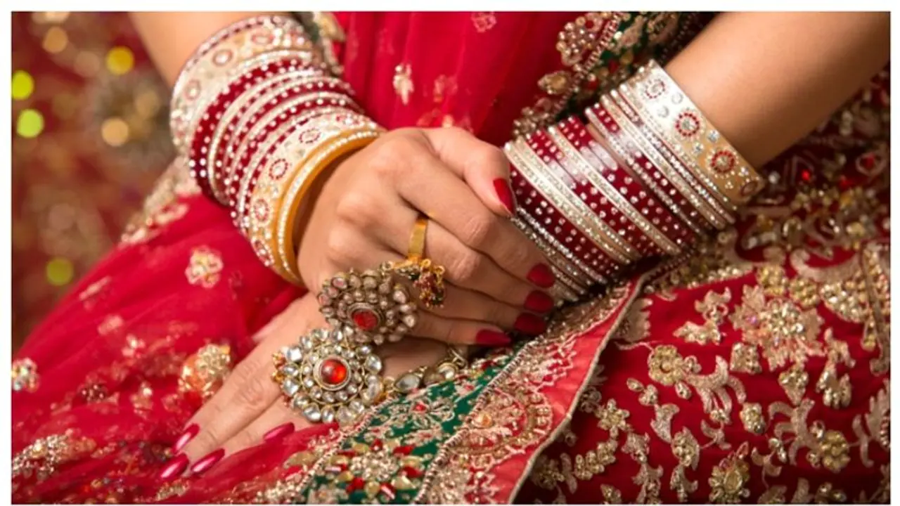 വിവാഹ ചടങ്ങിനിടെ വരന്റെ ലഹരി ഉപയോഗം; യുപിയില് വരനെയും കുടുംബത്തെയും ബന്ദിയാക്കി വധുവിന്റെ കുടുംബം വിവാഹ ചടങ്ങിനിടെ വരന്റെ ലഹരി ഉപയോഗം; യുപിയില് വരനെയും കുടുംബത്തെയും ബന്ദിയാക്കി വധുവിന്റെ കുടുംബം