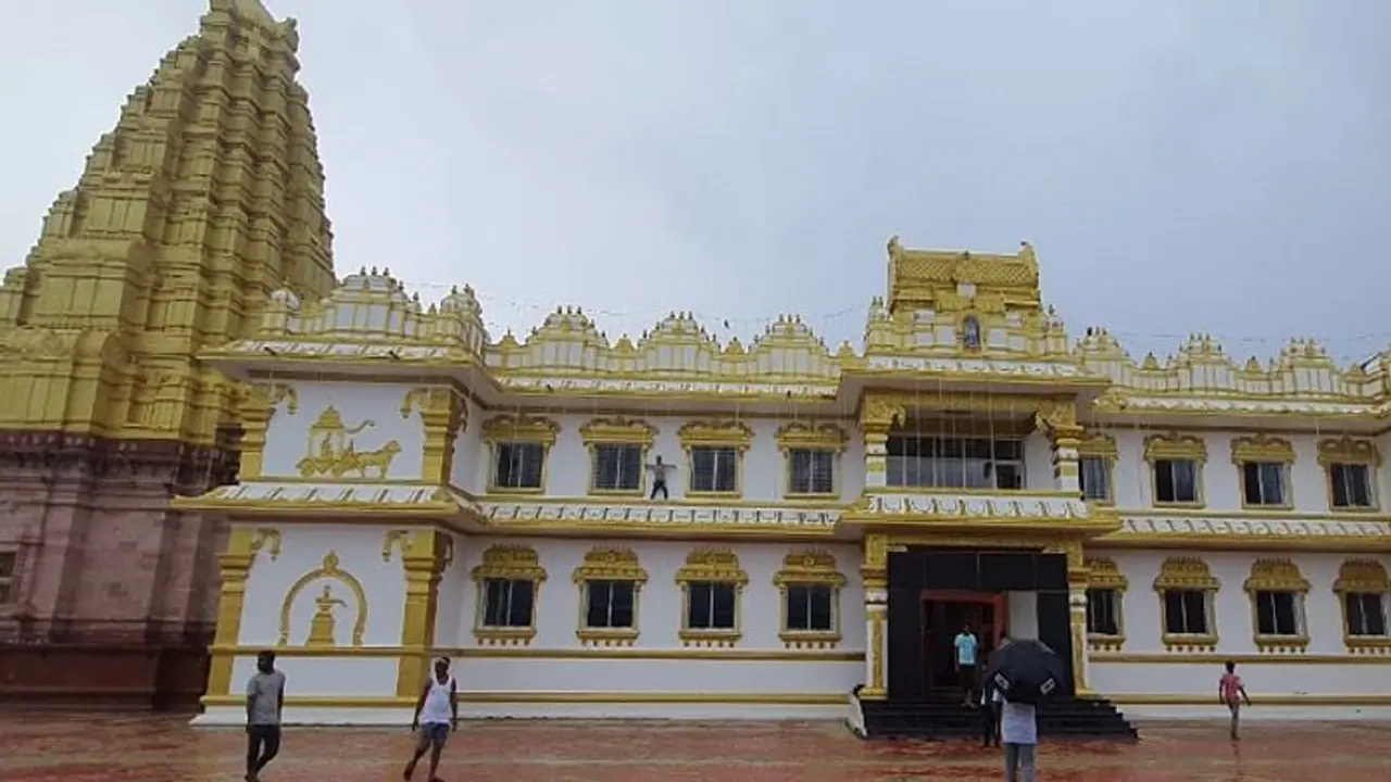 ವಿಜಯಪುರ: ಬ್ರಿಟಿಷರ ವಿರುದ್ಧ ಹೋರಾಡಿದ ಸೇನಾನಿಗೆ ಬೃಹತ್ ದೇಗುಲ, ನನಸಾದ ಭಕ್ತರ ಕನಸು..! ವಿಜಯಪುರ: ಬ್ರಿಟಿಷರ ವಿರುದ್ಧ ಹೋರಾಡಿದ ಸೇನಾನಿಗೆ ಬೃಹತ್ ದೇಗುಲ, ನನಸಾದ ಭಕ್ತರ ಕನಸು..!