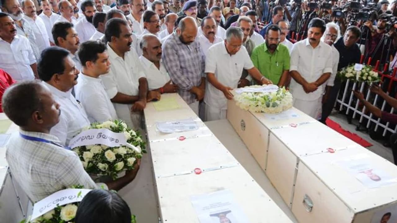 കണ്ണീർക്കടലായി വിമാനത്താവളം; മരിച്ച 23 മലയാളികള്‍ക്കും അന്തിമോപചാരമര്‍പ്പിച്ച് നാട്