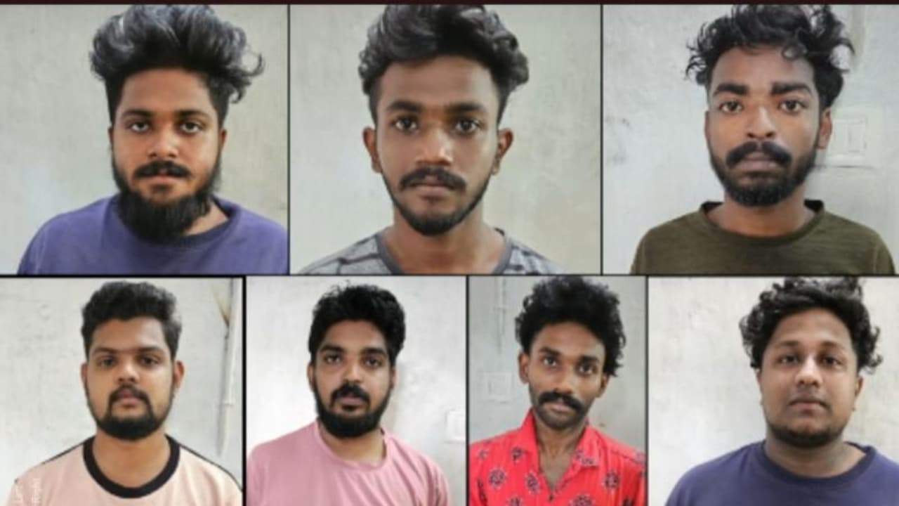 കൂട്ടുകാരിക്ക് മെസേജ് അയച്ചതിന് യുവാവിനെ വീട്ടിൽ നിന്നും വിളിച്ചിറക്കി വെട്ടി; കാലടിയിൽ 7 യുവാക്കൾ പിടിയിൽ