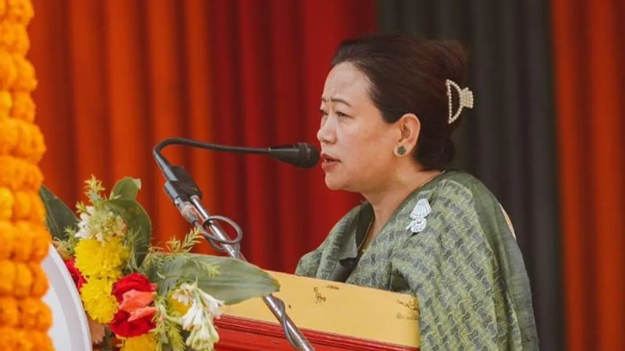 ಪ್ರಮಾಣವಚನ ಸ್ವೀಕರಿಸಿದ ಮರುದಿನವೇ ಶಾಸಕ ಸ್ಥಾನಕ್ಕೆ ಸಿಎಂ ಪತ್ನಿ ರಾಜೀನಾಮೆ ಪ್ರಮಾಣವಚನ ಸ್ವೀಕರಿಸಿದ ಮರುದಿನವೇ ಶಾಸಕ ಸ್ಥಾನಕ್ಕೆ ಸಿಎಂ ಪತ್ನಿ ರಾಜೀನಾಮೆ