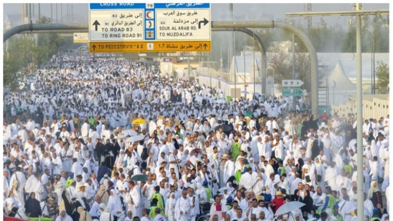 ഹജ്ജ് കർമങ്ങൾക്ക് തുടക്കമായി, അറഫ സംഗമം പുരോഗമിക്കുന്നു; മനമുരുകുന്ന പ്രാർഥനകളും ദൈവസ്മരണയുമായി തീർഥാടകർ ഹജ്ജ് കർമങ്ങൾക്ക് തുടക്കമായി, അറഫ സംഗമം പുരോഗമിക്കുന്നു; മനമുരുകുന്ന പ്രാർഥനകളും ദൈവസ്മരണയുമായി തീർഥാടകർ