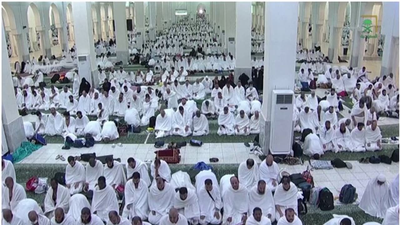 40000 രൂപ അധികം കൊടുക്കണം; ഇത്തവണയും കരിപ്പൂർ വിമാനത്താവളം വഴി ഹജ്ജ് തീർത്ഥാടനത്തിന് പോകുന്നവർക്ക് ദുരിതം 40000 രൂപ അധികം കൊടുക്കണം; ഇത്തവണയും കരിപ്പൂർ വിമാനത്താവളം വഴി ഹജ്ജ് തീർത്ഥാടനത്തിന് പോകുന്നവർക്ക് ദുരിതം