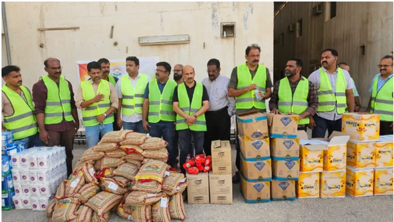 നഷ്ടപരിഹാരത്തിനായി കാത്തിരിപ്പിന്റെ നാലാണ്ട്; ദുരിതത്തിലായ തൊഴിലാളികൾക്ക് പെരുന്നാൾ കിറ്റുമായി ഒഐസിസി നഷ്ടപരിഹാരത്തിനായി കാത്തിരിപ്പിന്റെ നാലാണ്ട്; ദുരിതത്തിലായ തൊഴിലാളികൾക്ക് പെരുന്നാൾ കിറ്റുമായി ഒഐസിസി