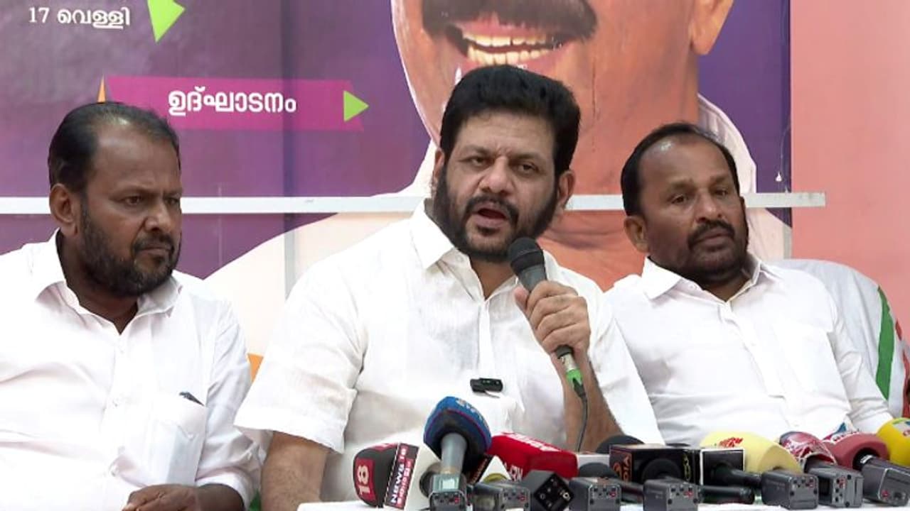 സുരേഷ് ഗോപിയെ തൃശ്ശൂർ മേയർ പുകഴ്ത്തിയിട്ടും ഒന്നും മിണ്ടാതെ സിപിഎം, എല്ലാം പാർട്ടി അറിവോടെ; വികെ ശ്രീകണ്ഠൻ