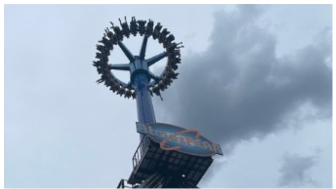 28 പേര് റൈഡില് തലകീഴായി കിടന്നത് 30 മിനിറ്റോളം; യുഎസ് അമ്യൂസ്മെന്റ് പാര്ക്കിലെ അപകട വീഡിയോ വൈറല് 28 പേര് റൈഡില് തലകീഴായി കിടന്നത് 30 മിനിറ്റോളം; യുഎസ് അമ്യൂസ്മെന്റ് പാര്ക്കിലെ അപകട വീഡിയോ വൈറല്