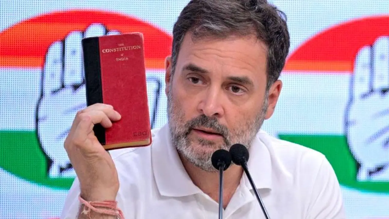 2009ರಲ್ಲಿ ಪ್ರಕಟವಾದ ಪಾಕೆಟ್ ಸಂವಿಧಾನಕ್ಕೆ ಈಗ ಭಾರಿ ಡಿಮ್ಯಾಂಡ್: ರಾಹುಲ್ ಎಫೆಕ್ಟ್ ಎಂದ ಪ್ರಕಾಶಕ 2009ರಲ್ಲಿ ಪ್ರಕಟವಾದ ಪಾಕೆಟ್ ಸಂವಿಧಾನಕ್ಕೆ ಈಗ ಭಾರಿ ಡಿಮ್ಯಾಂಡ್: ರಾಹುಲ್ ಎಫೆಕ್ಟ್ ಎಂದ ಪ್ರಕಾಶಕ